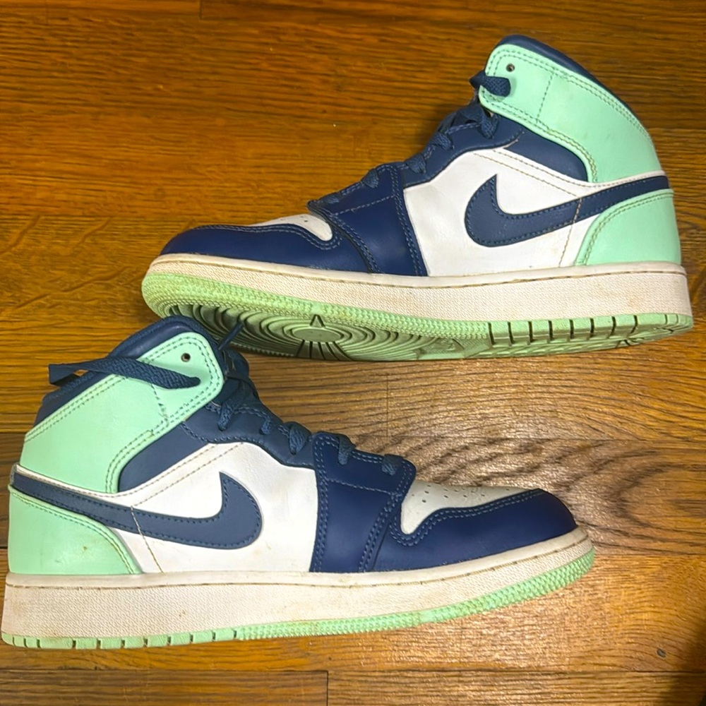 Air Jordan 1 Mid (GS)